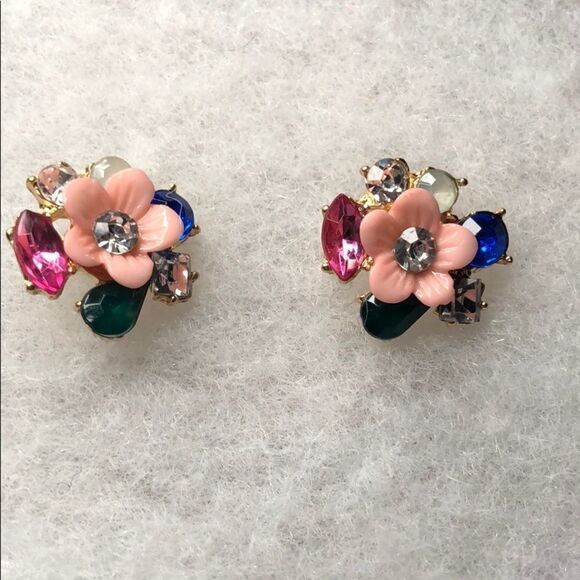 Flower and gem earrings on gold tone backing - Picture 4 of 8